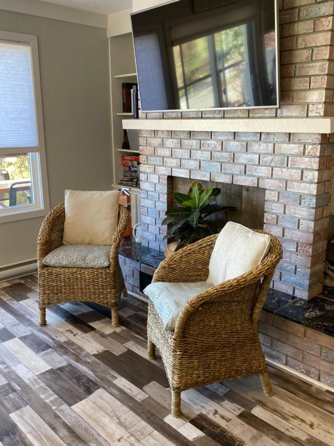 Lakeside Beach Retreat Kelowna Extérieur photo
